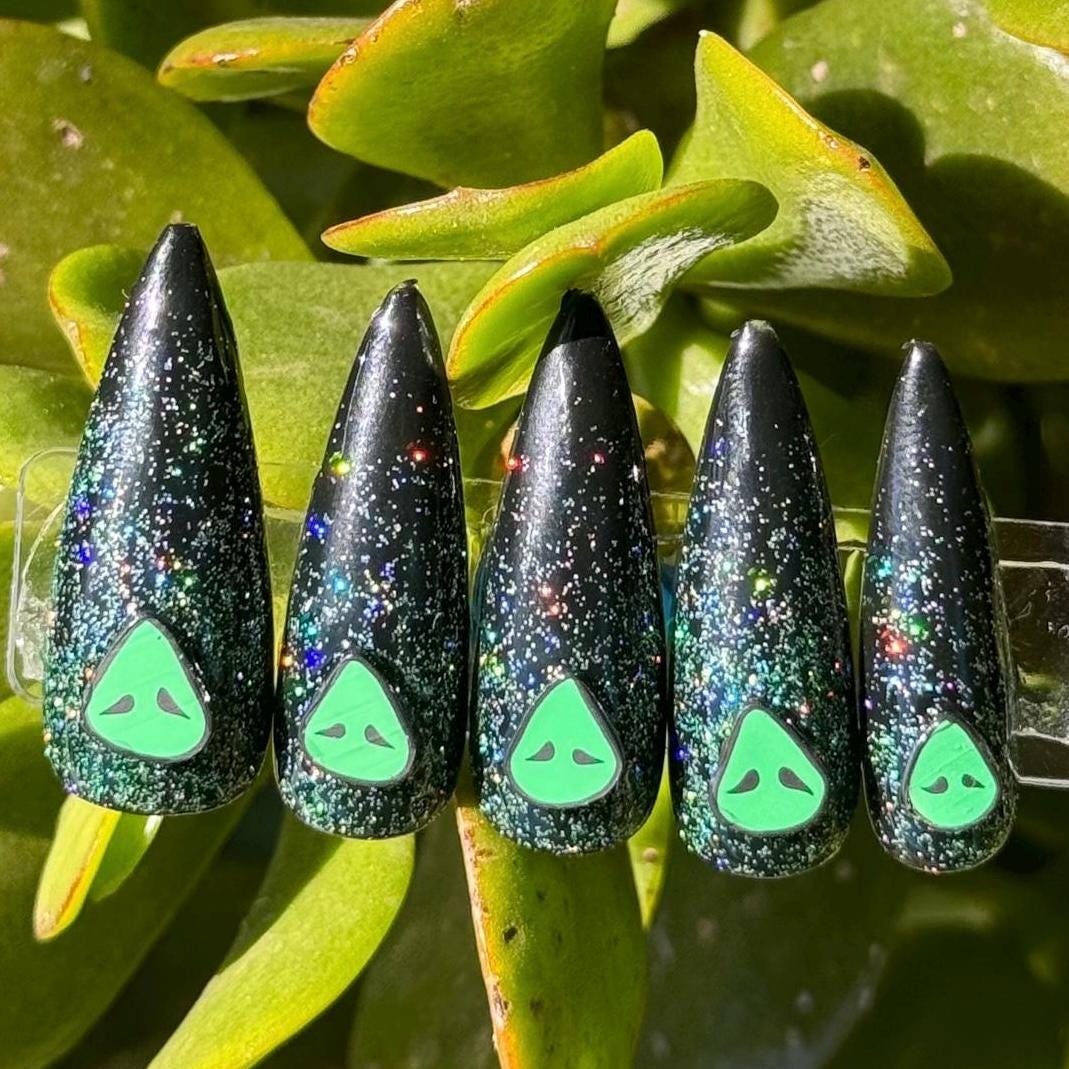 Alien Vibes | Halloween Series | Press-On Nail Set