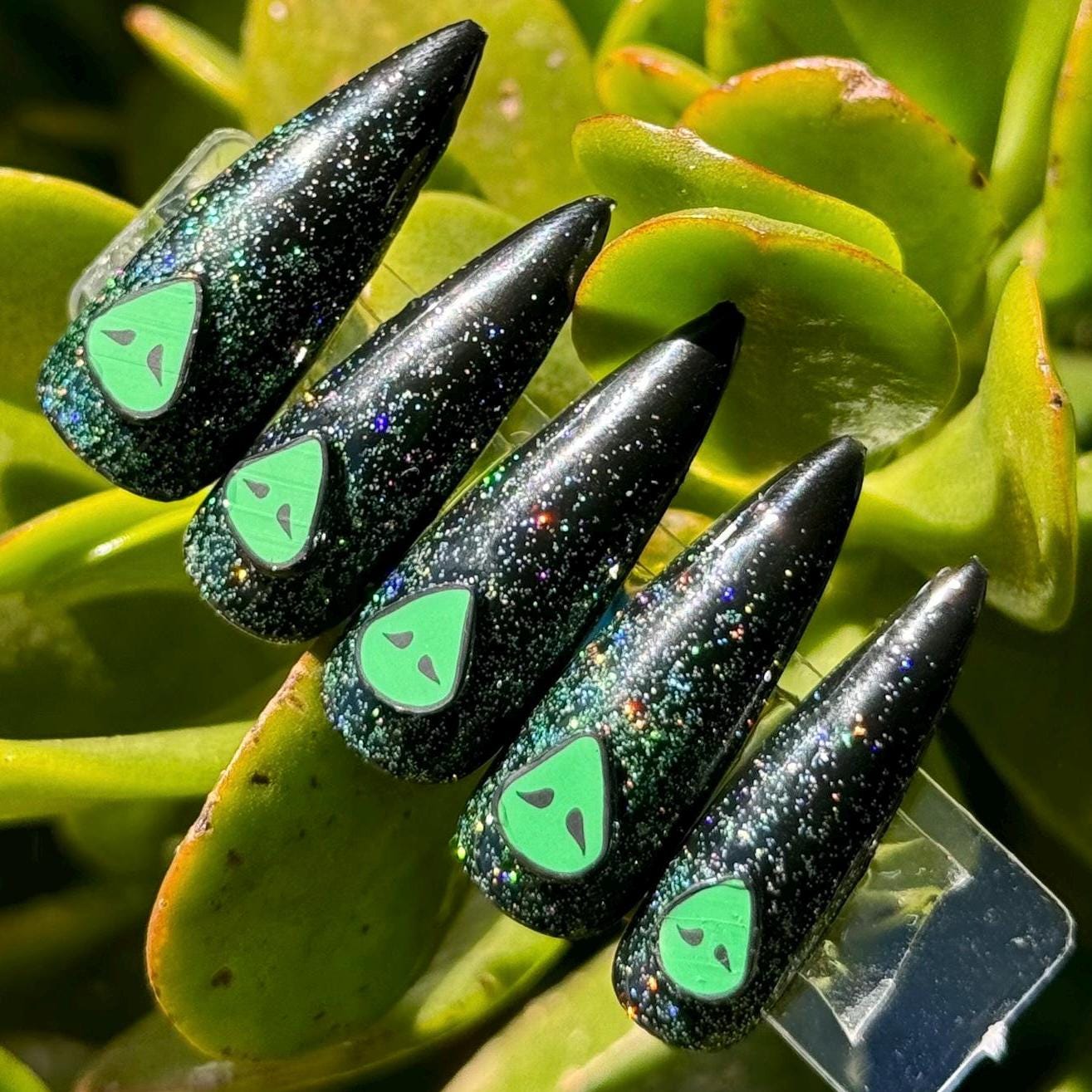 Alien Vibes | Halloween Series | Press-On Nail Set
