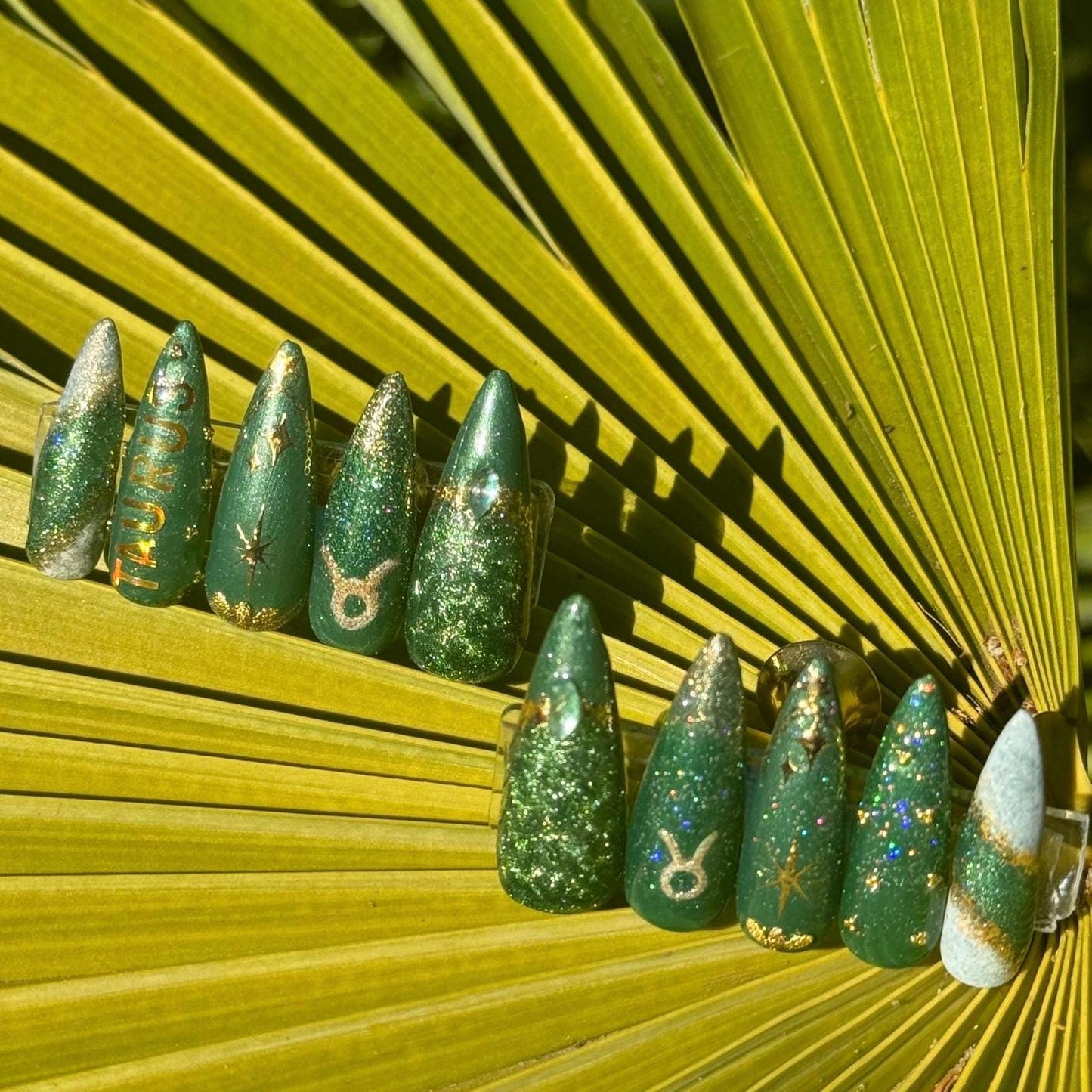Taurus + Emerald | Zodiac Series | Press-On Nail Set